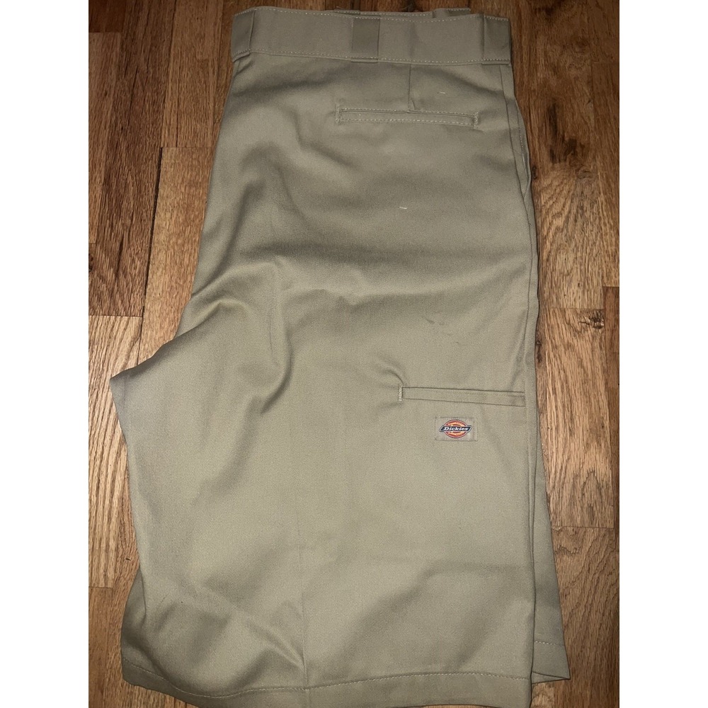 Dickies Men's Beige shorts size 40